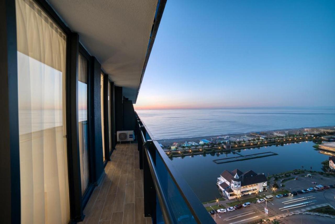 Orbi City Batumi Bagian luar foto